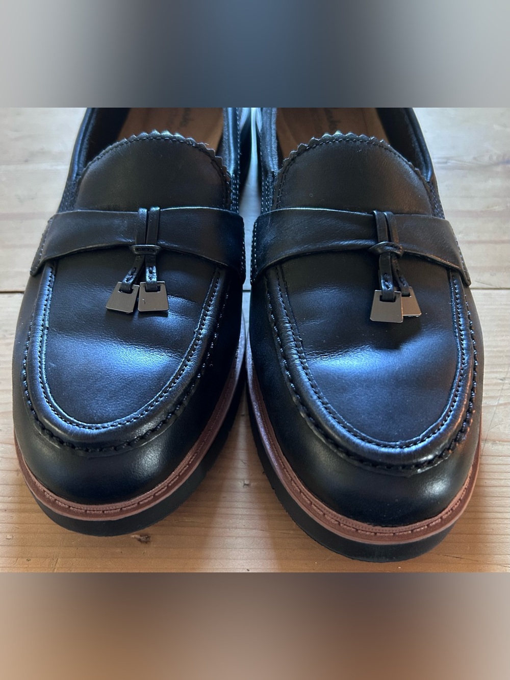 Clarks- Classic Women’s Black Leather Loafers size 11